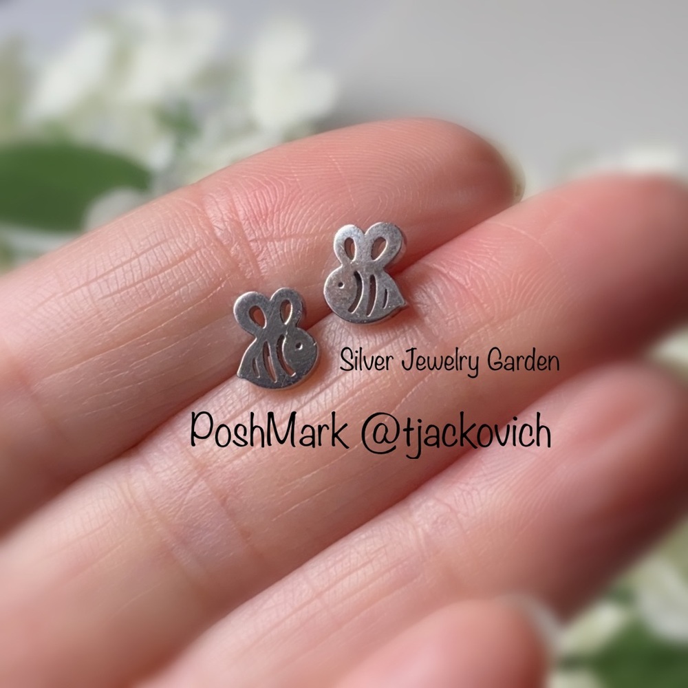 🐝 Silver Bee Stud Earrings 🐝